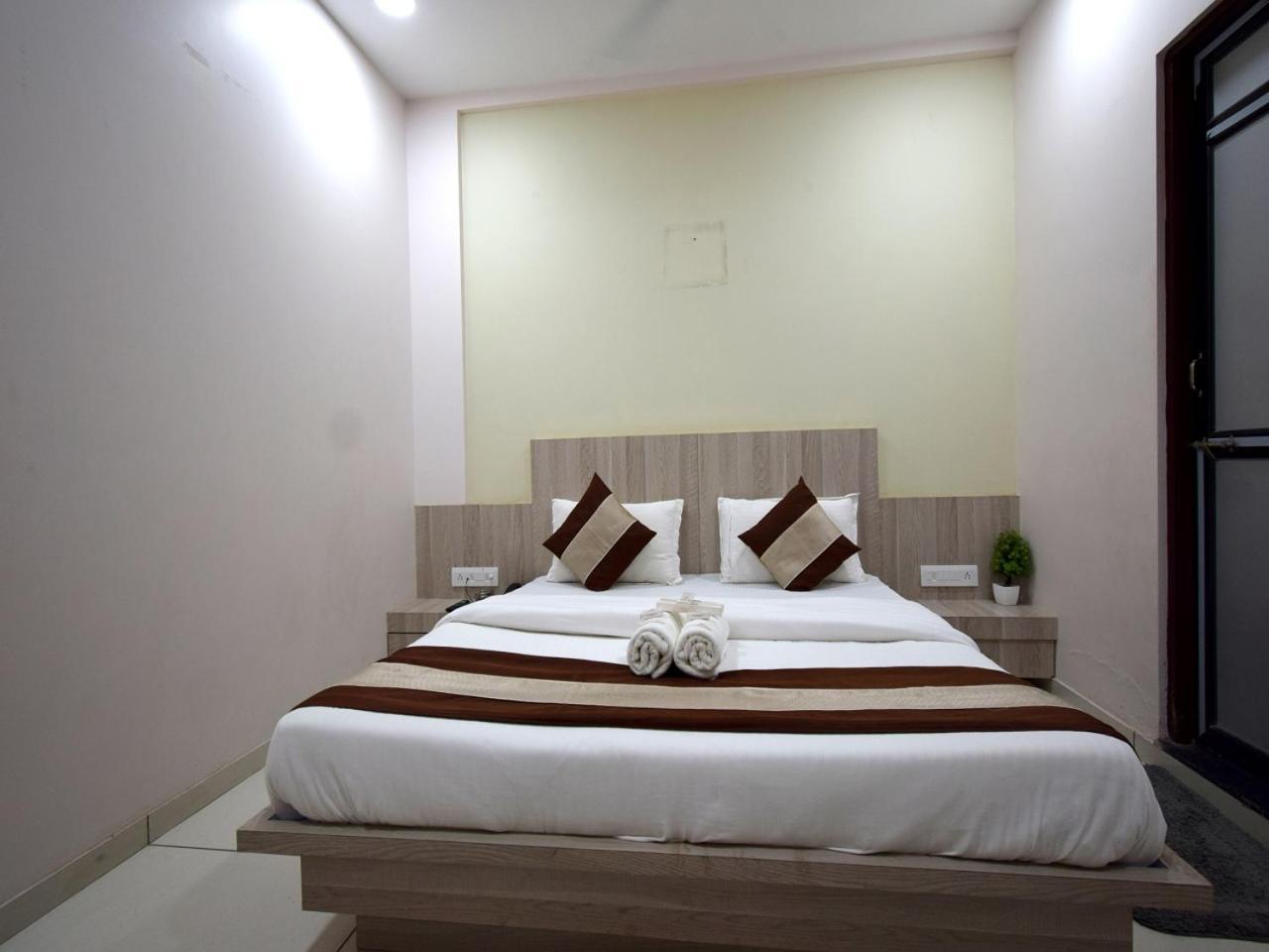 Hotel Embassy Kalol Exterior photo