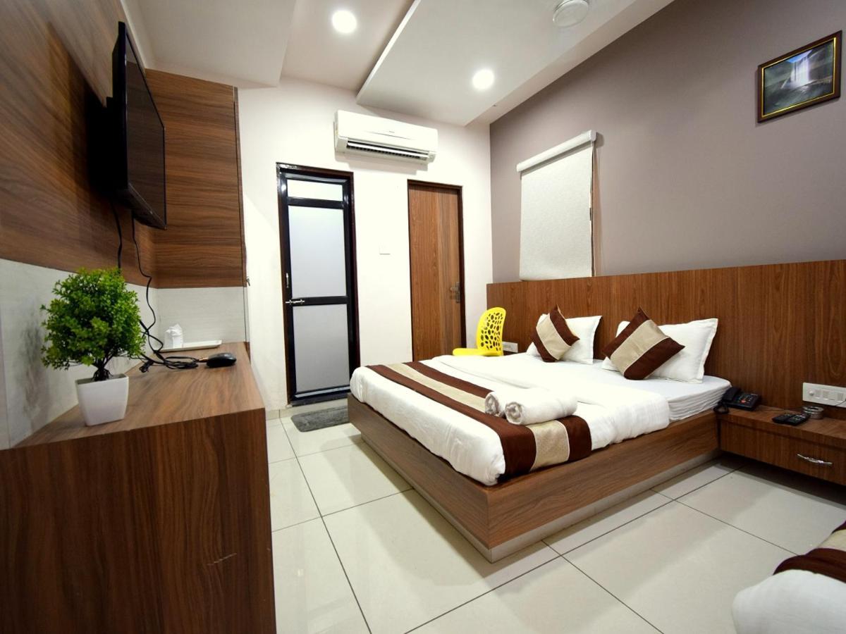 Hotel Embassy Kalol Exterior photo