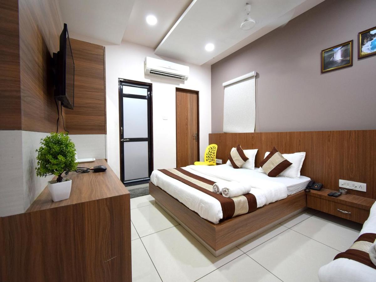 Hotel Embassy Kalol Exterior photo