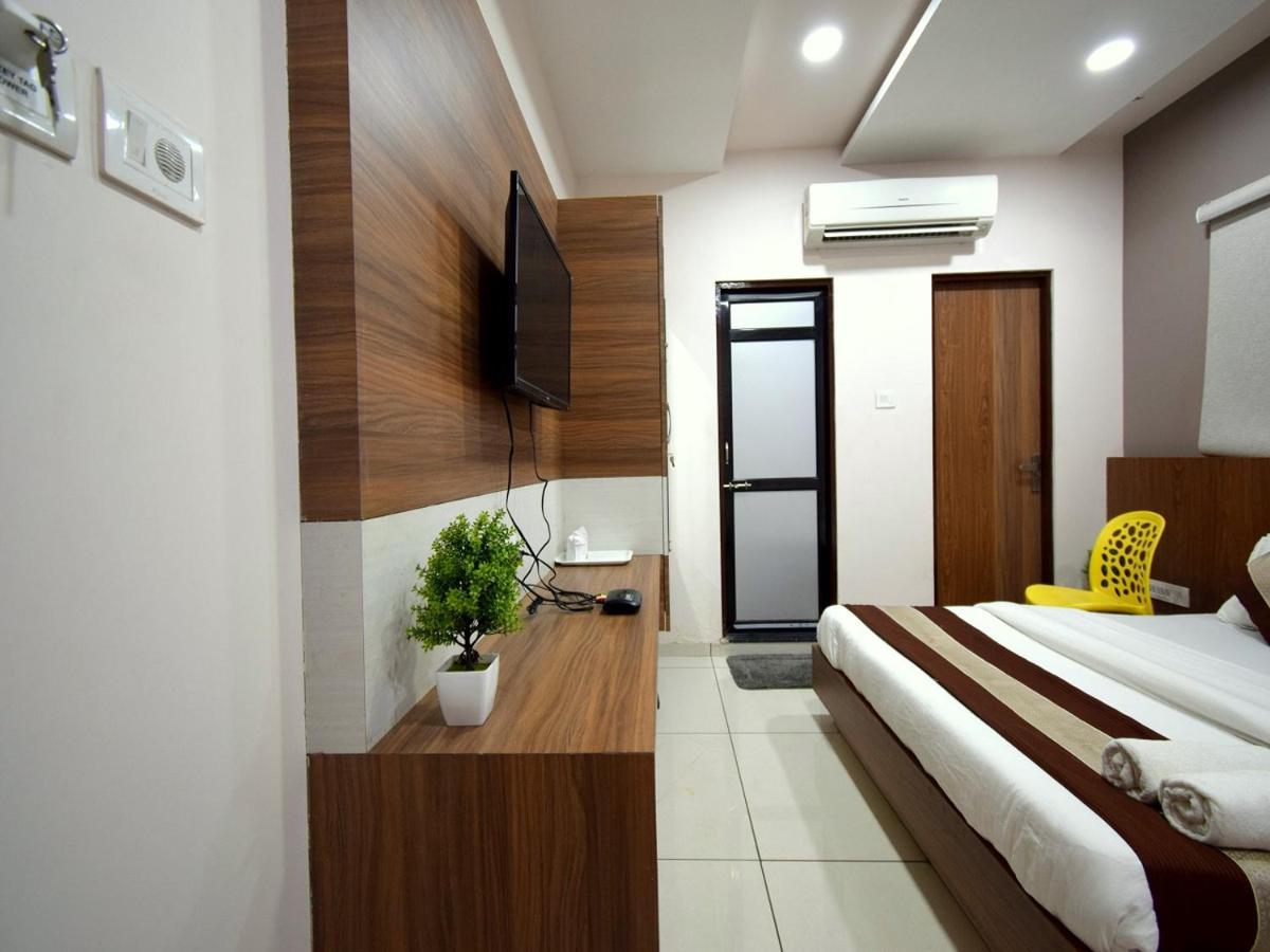 Hotel Embassy Kalol Exterior photo